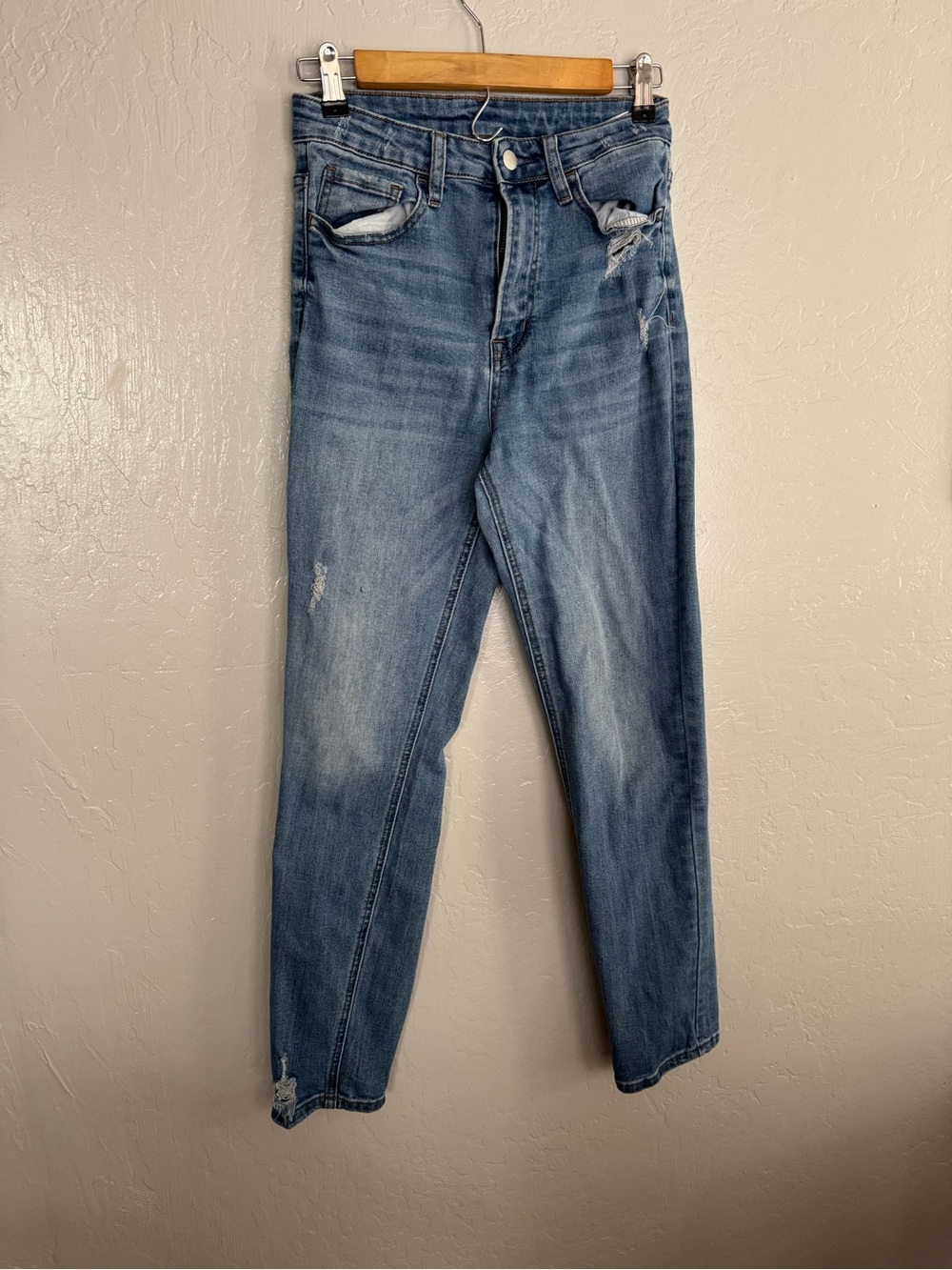 Women's Classic Mid-Wash High-Wasted Blue Jeans size 5